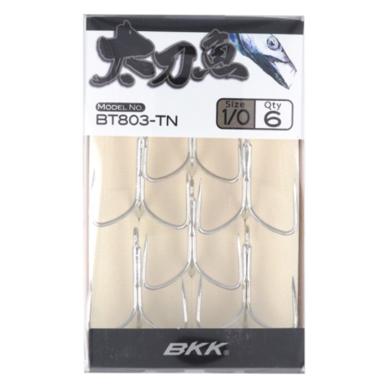 【BKK】針先はデルタカットを採用。接触面積を減らす事で貫通力を高めます。BKKの熱処理技術により高硬度でありながら柔軟性を持たせ不意な大物にも対応。懐は深くターゲットをガッチリホールドします。[Fa
